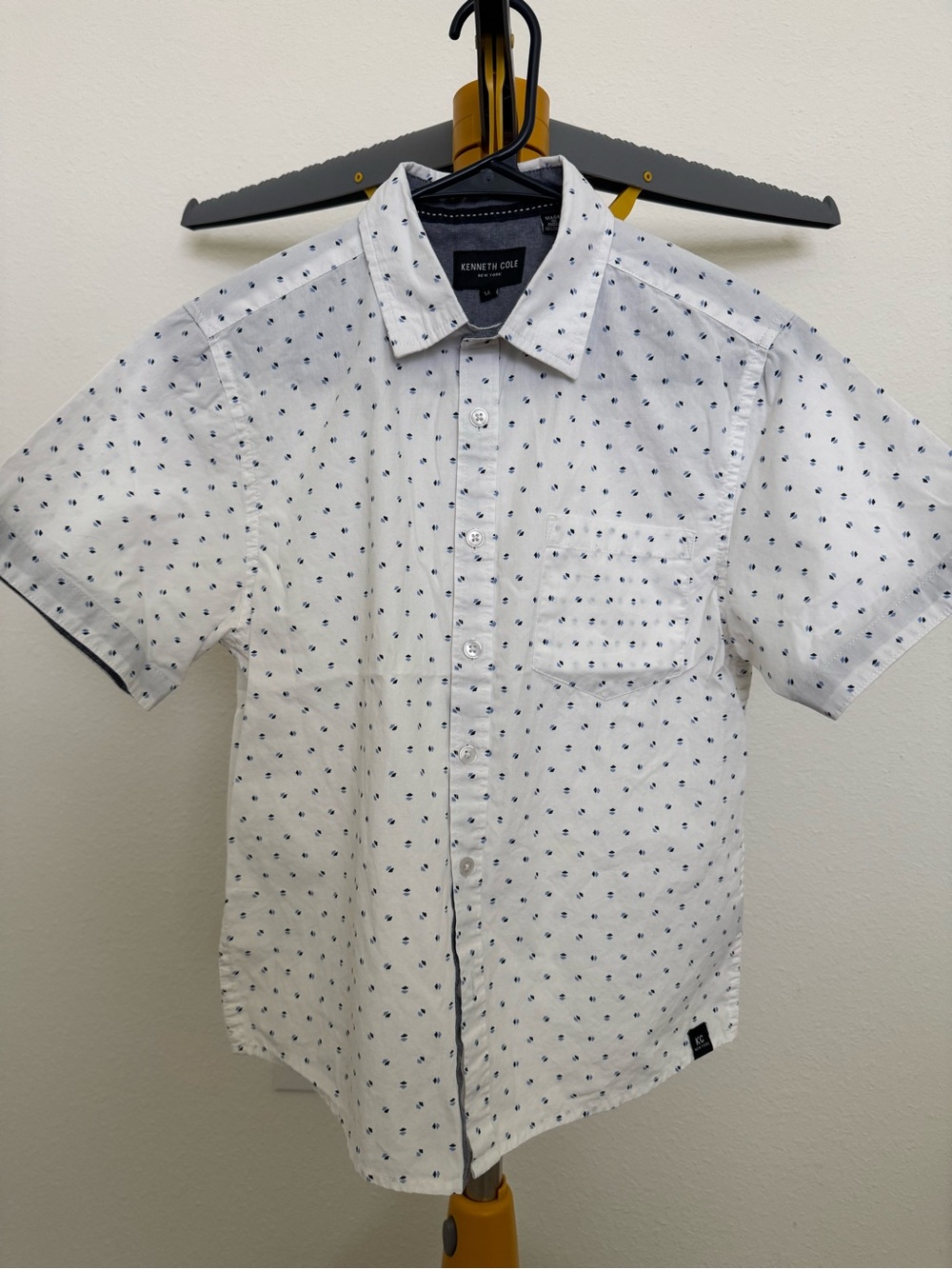 Kenneth Cole White Short Sleeve Button-Down Shirt with Navy Microprint